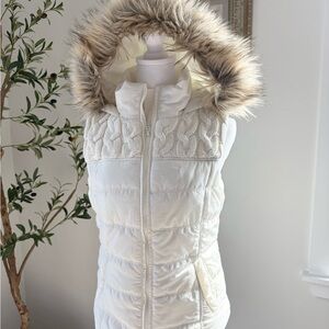 Aeropostale Women's Cream Puffer Vest with Faux Fur Hood